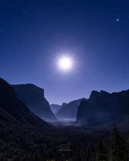 Fullmåne over Yosemite-dalen