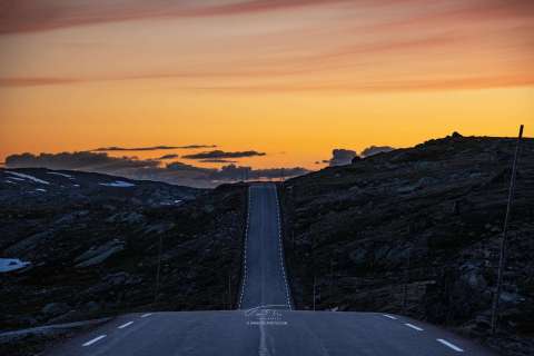 Solnedgang over Sognefjellsvegen